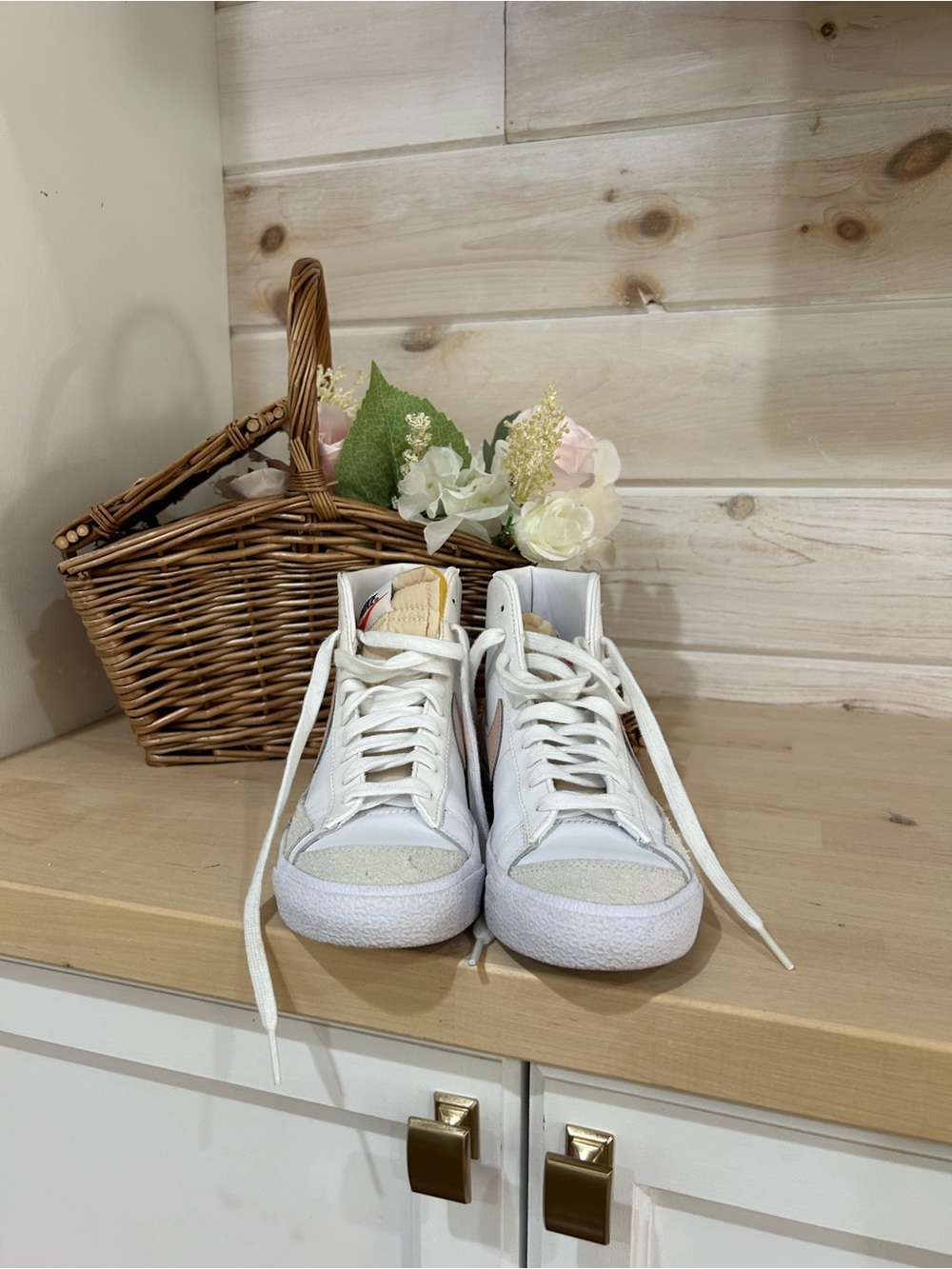 Nike White & Pink High-Top Sneakers – Size 6